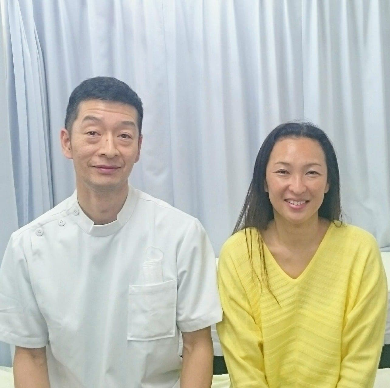 清水接骨院の院長と来院された患者さん